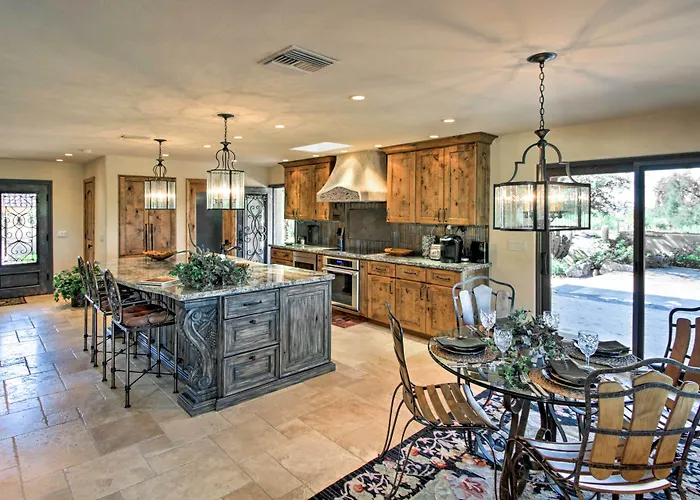 Luxe Vineyard W/ Views & Fire Pit Tucson
