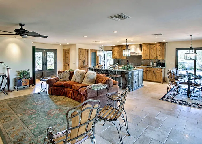 Luxe Vineyard W/ Views & Fire Pit Holiday home Tucson