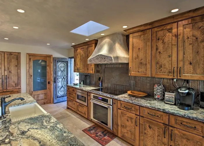Luxe Vineyard W/ Views & Fire Pit Tucson