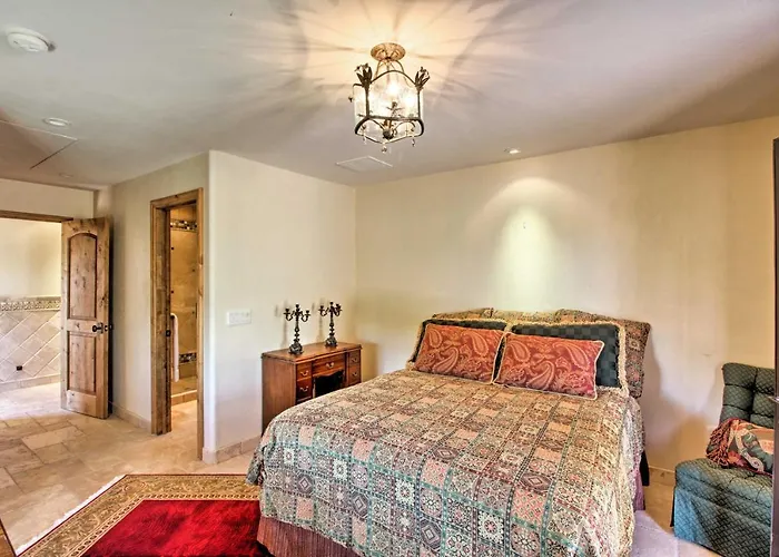 Luxe Vineyard W/ Views & Fire Pit Holiday home